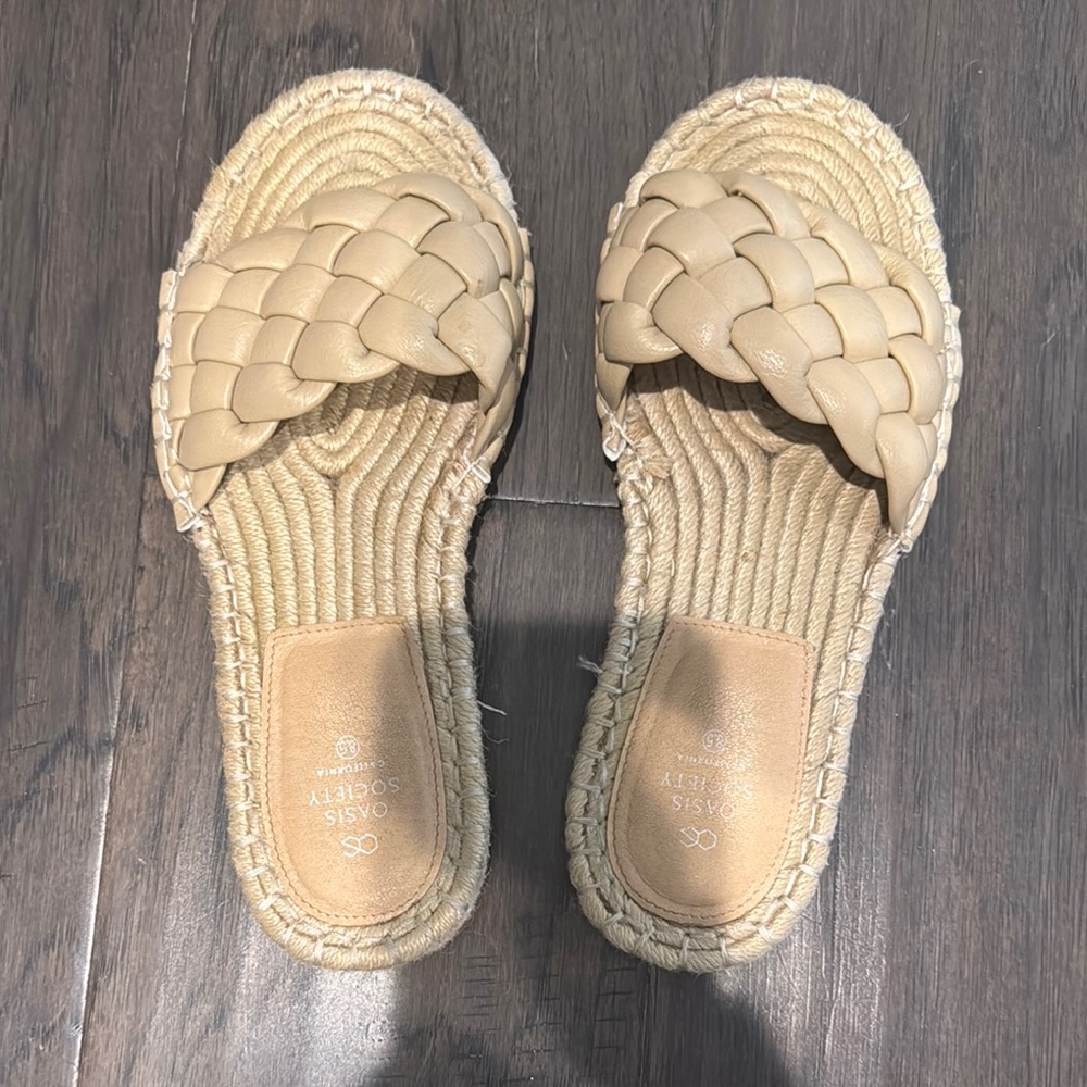 Oasis Society Women's Tan Woven Sandals 8.5